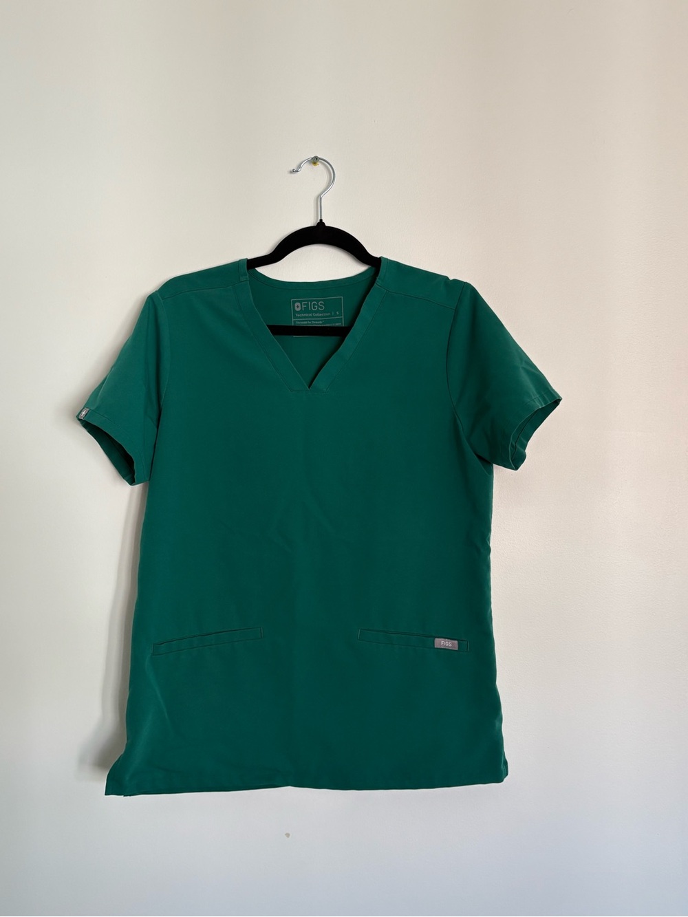 FIGS Women's Casma scrub top